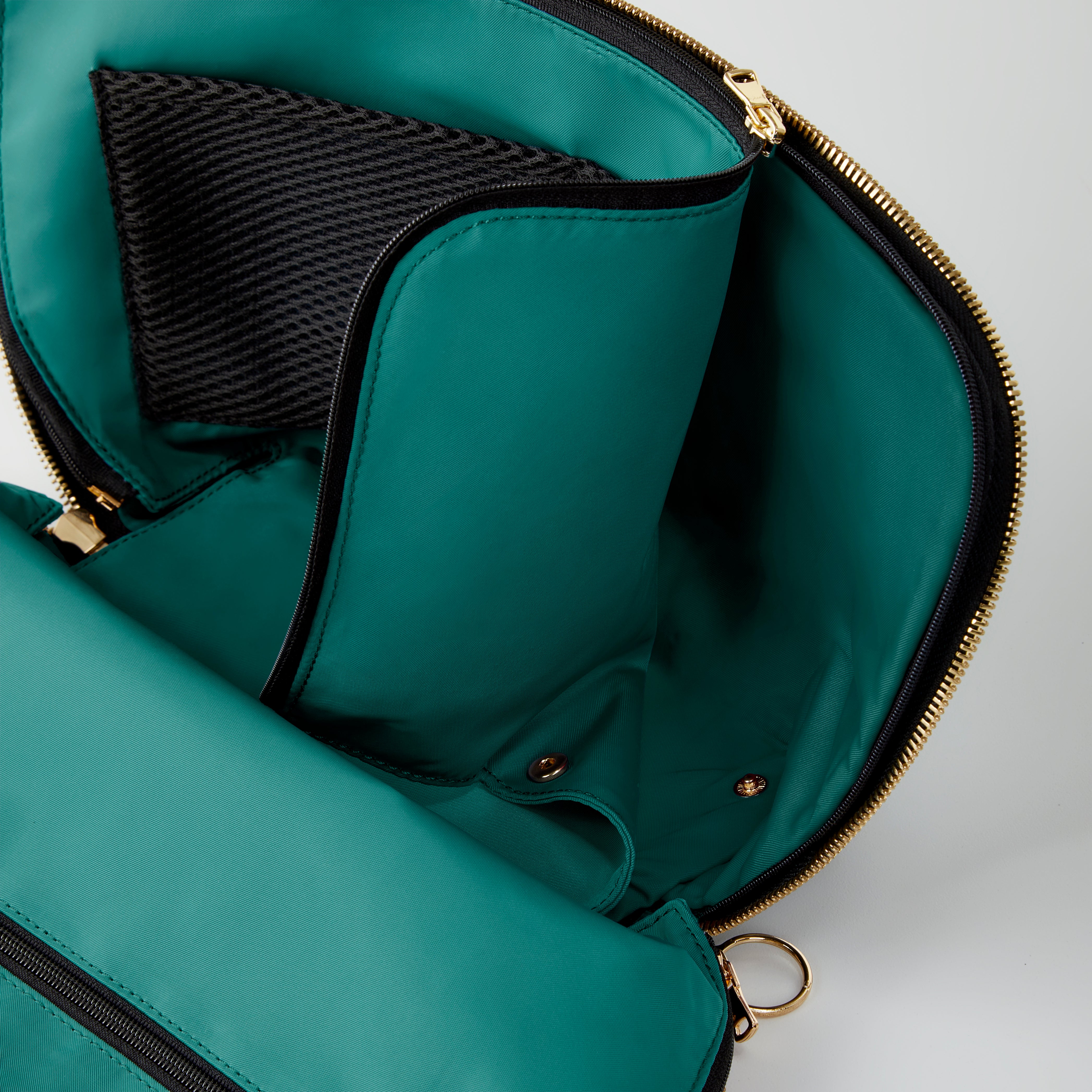 Kusshi Winter Collection Everyday / Satin Black Fabric with Emerald Green Interior